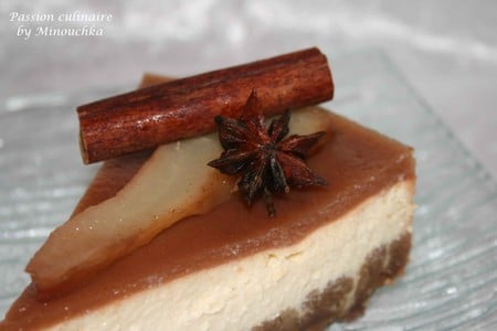 Cheese-cake à la poire au vin épicé, façon poires pochées