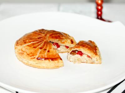 Pithiviers au boursin, oignons, poivron et noix