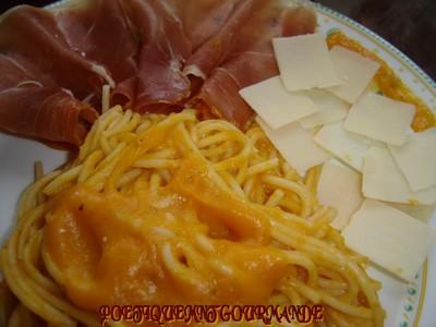 Spaghettis sauce au potiron, parmesan, et jambon cru italien