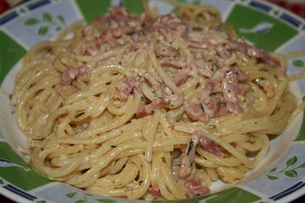 Pâtes à la carbonara et herbes de Provence