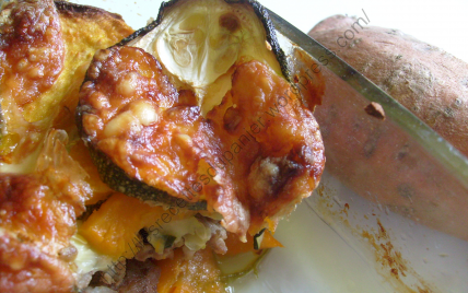 Gratin de courgettes, patates douces et viande hachée