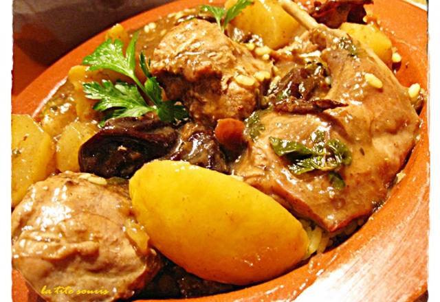 Lapin sauvage façon tajine aux pruneaux , citrons confits et aux baies roses