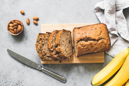 "C'est délicieux, c’est simple, c’est enfantin" : Philippe Conticini partage sa recette de gâteau à la banane