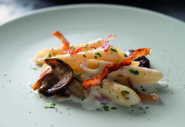 Penne au bacon, champignons porcini et truffe noire