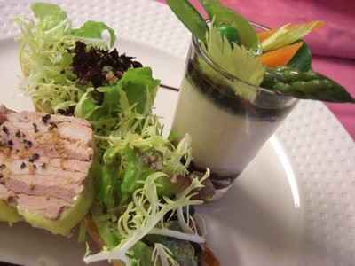 Quatre Quart Bressan version terrine, fines pousses Balsa  et royale de foie gras et compote de figue