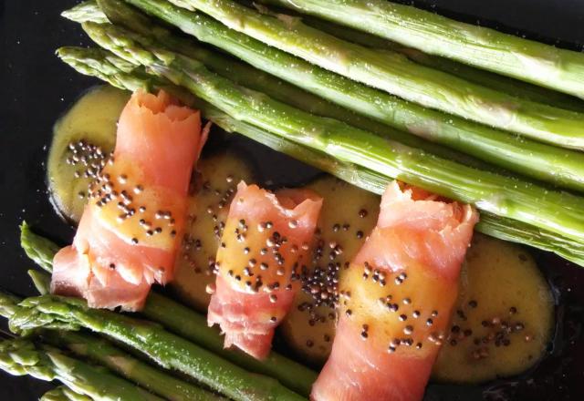 Asperges au saumon fumé, sauce moutardée