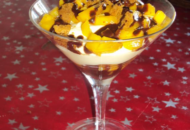 Verrine de mascarpone à la mangue,speculoos et chocolat