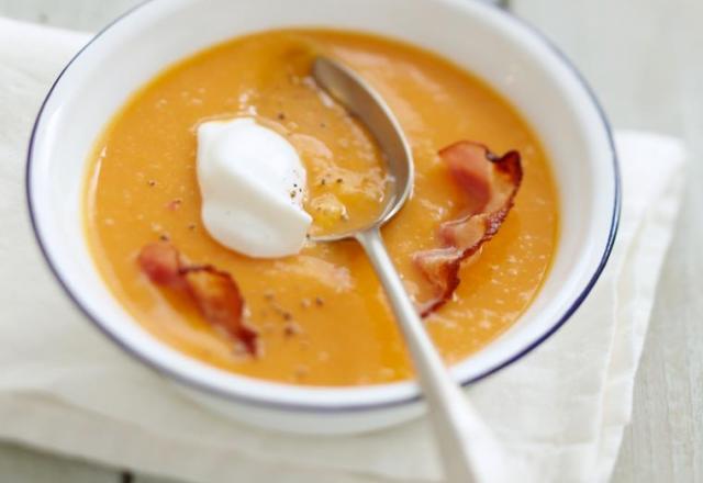 Velouté de potiron aux châtaignes et chips de bacon sans œufs