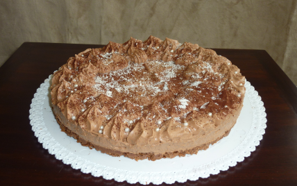 Mousse au chocolat au lait sur croustillant praliné