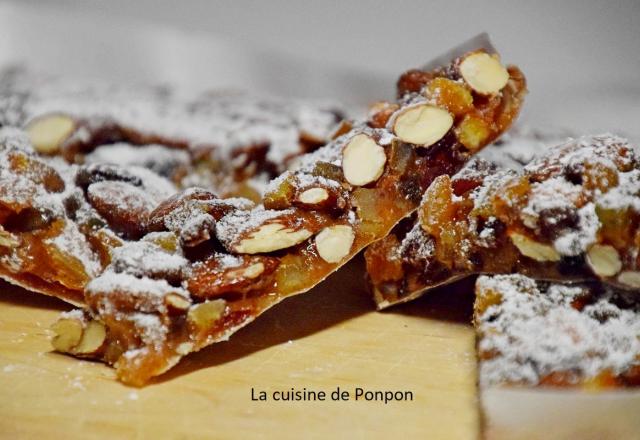 Panforte aux amandes, noisettes, raisins secs et agrumes confits