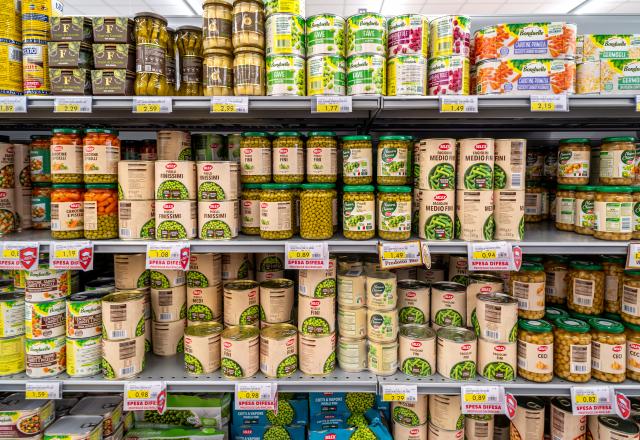 Pensez à bien vérifier vos placards, ces légumes en conserve vendus partout en France contiennent des morceaux de verre !