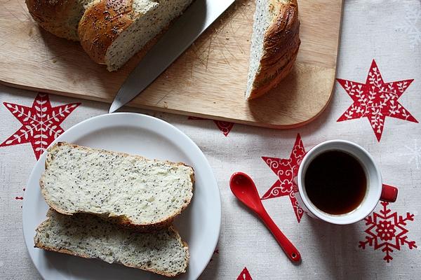 Brioche tressée au pavot et à la vanille