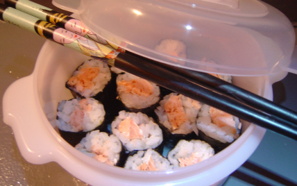 Makis-sushis filet de saumon chaud et huile d'olive citron