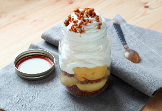 Bocal pommes, spéculos et crème fouettée