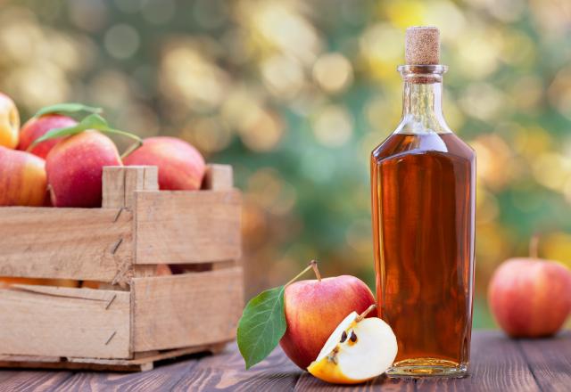 Ne jetez plus vos épluchures de pommes : voici comment faire votre vinaigre de cidre maison avec !