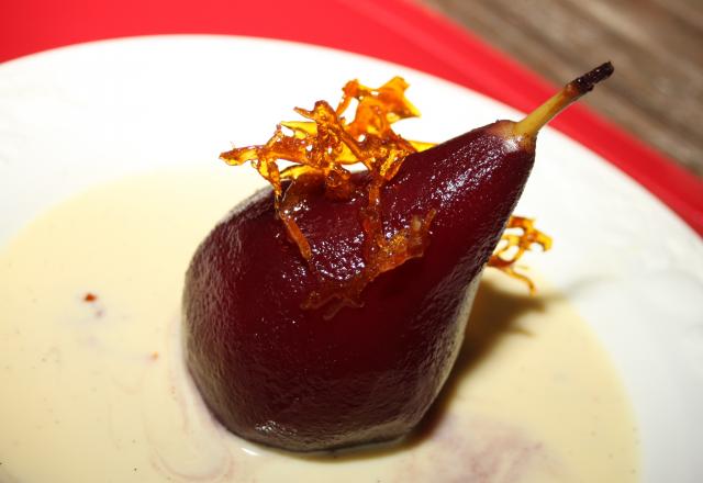 Poire guyot pochée au vin rouge à la vanille