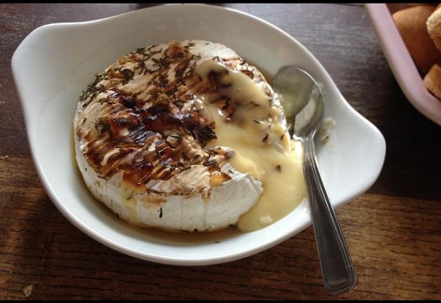 Camembert rôti au miel