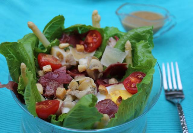 Salade Terre-Mer aux émincés de gésiers Fleury Michon et bulots façon Ceasar