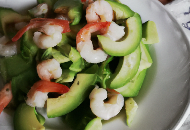 Salade crevettes, concombre et avocat