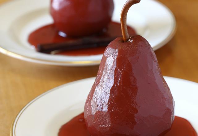 Poires Conférences pochées au vin rouge