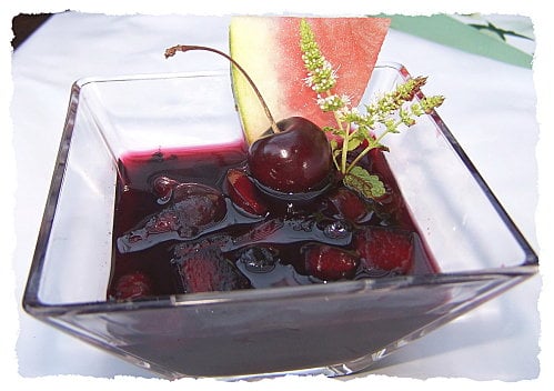 Salade de fruits toute rouge