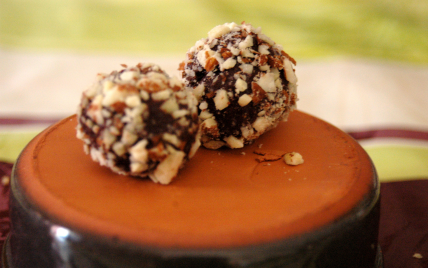 Truffes au chocolat, fleur de sel et amandes