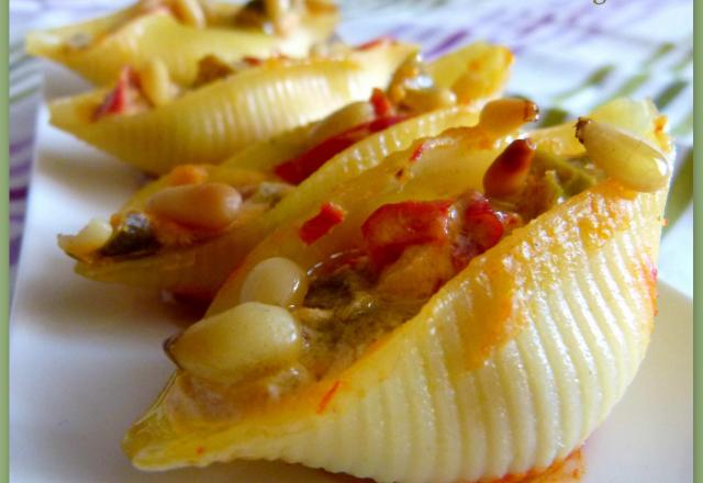 Conchiglie aux poivrons, brocciu et pignons de pin