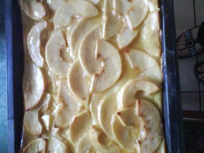 Clafoutis aux pommes et confiture d'abricot