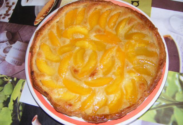 Tarte aux pêches sur crème d'amandes