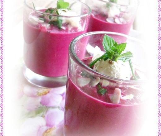 Verrines de gaspacho à la betterave et yaourt au lait de chèvre