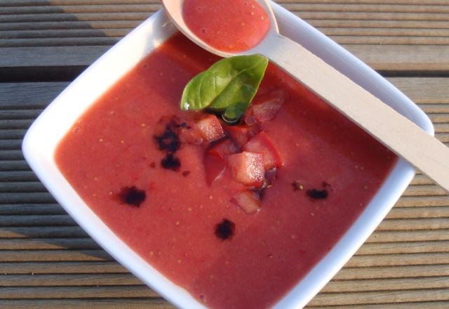 Soupe de fraise et tomate au vinaigre balsamique