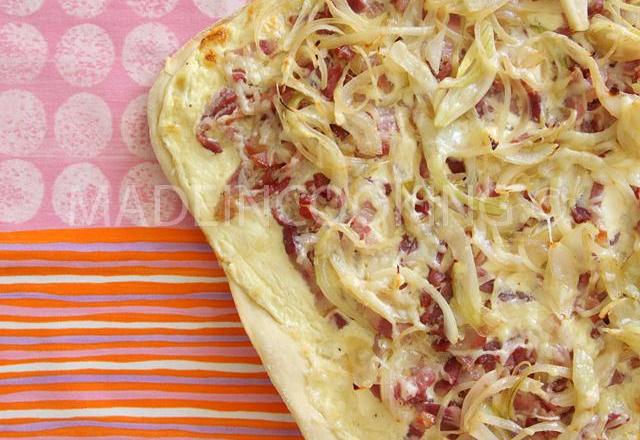 Tarte flambée traditionnelle alsacienne