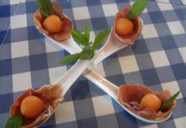 Bouchées de jambon au melon et porto blanc