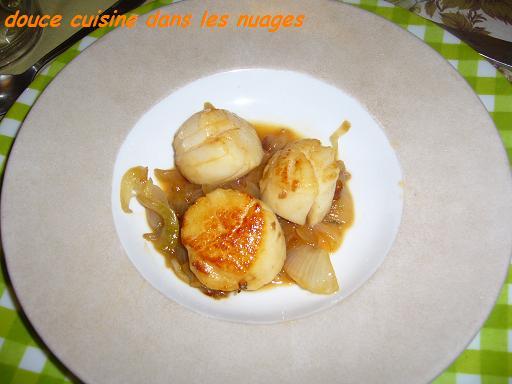 Noix de Saint-Jacques sur fondue d'oignon de Roscoff