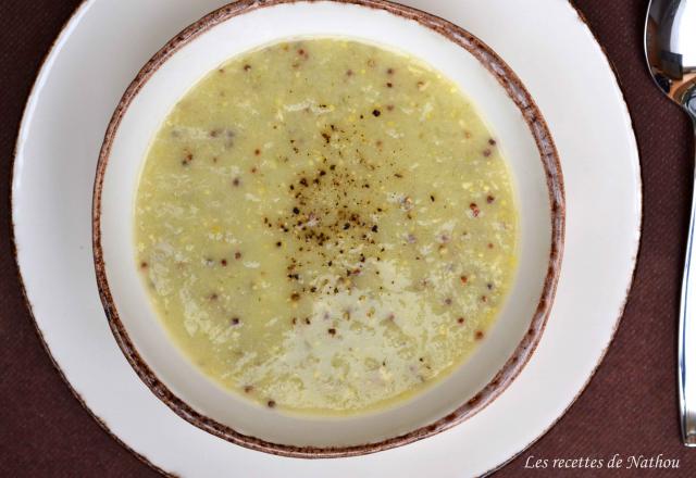 Potage aux poireaux, grains de moutarde à l'ancienne et cheddar