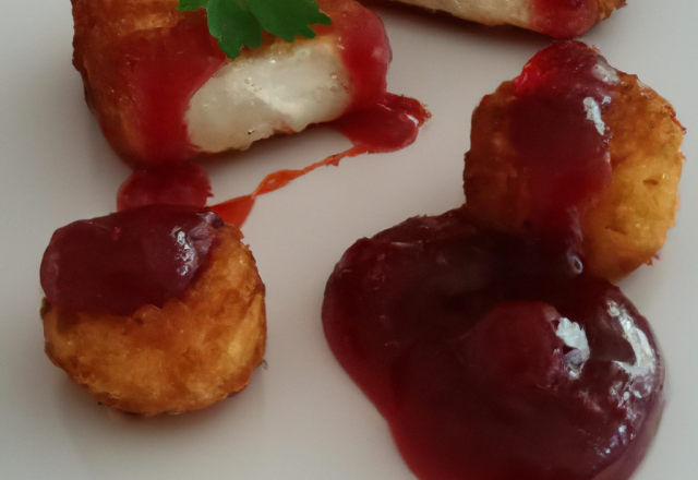 Camembert frit, coulis groseille-ketchup