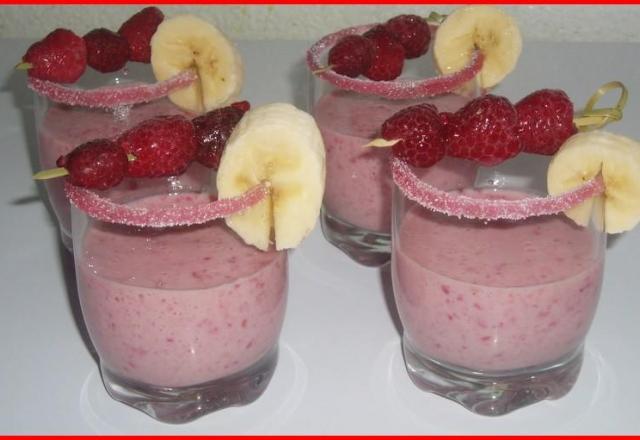 Smoothies aux framboises et à la banane