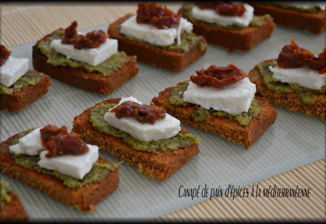 Canapé de pain d'épices à la méditerranéenne