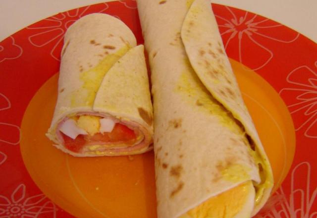 Tortilla de dinde fumée, légumes croquants et mayonnaise au curry