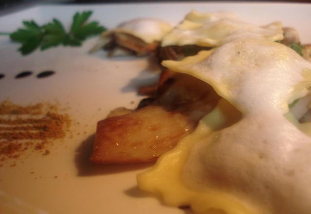 Ravioles au foie gras sous un nuage de Lomagne