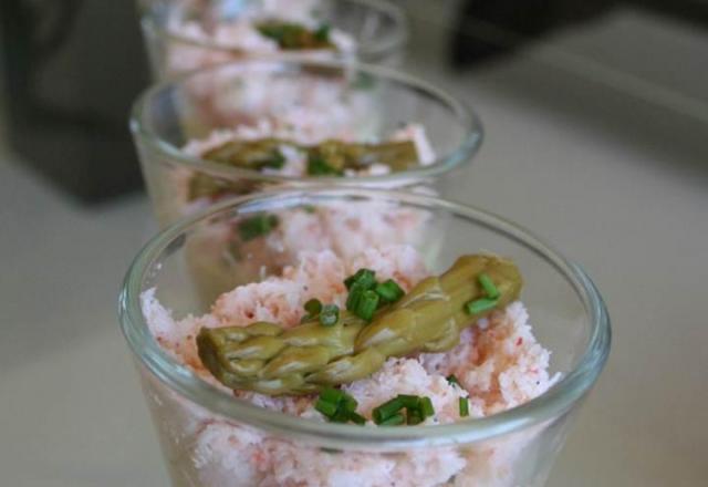 Panna cotta d'asperges et miettes de crabe