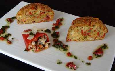 Cake aux écrevisses, pimientos del piquillo, basilic et parmesan