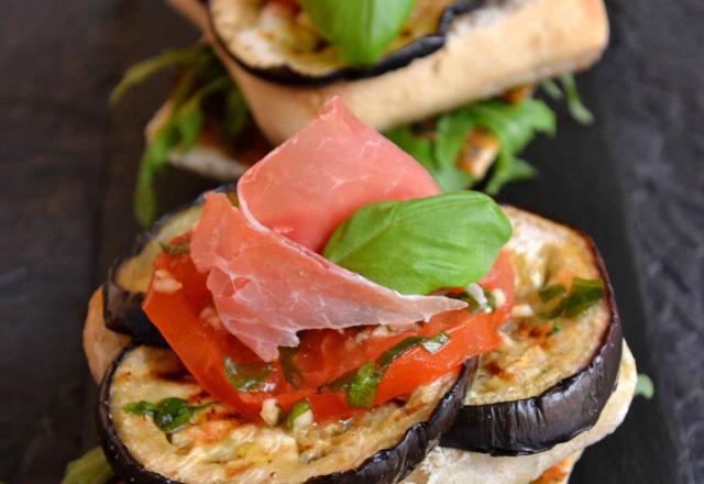 Bruschettas aubergine et tomate, pesto rouge et huile au basilic