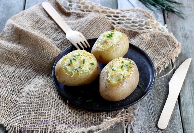 Simple, rapide à faire, cette recette de pommes de terre farcies est idéale pour accompagner vos plats d’automne