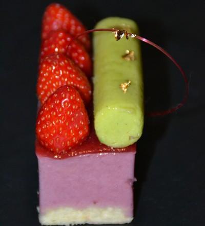 Entremet à la fraise Gariguette et crème vanille citron vert