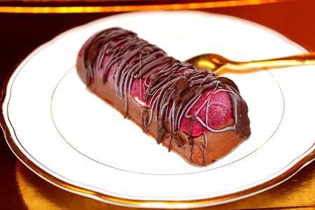 Mini-bûche glacée chocolat-fruits rouges