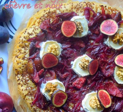 Tarte fine compotée de figues fraîches oignons rouges chèvre et noix