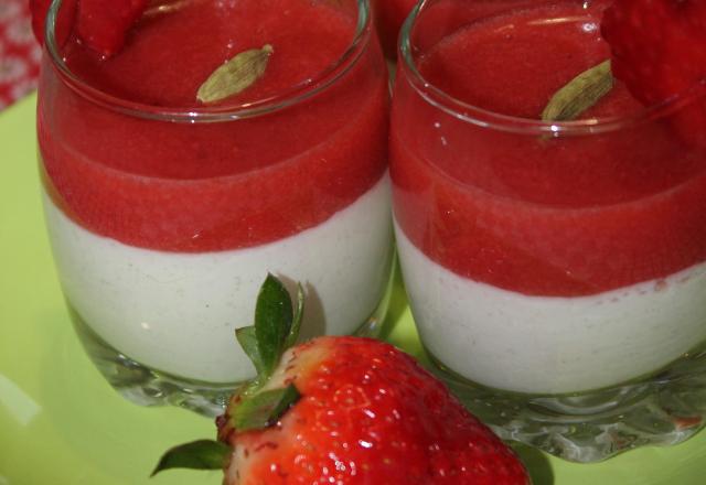 Panna cotta à la fraise et à la cardamome