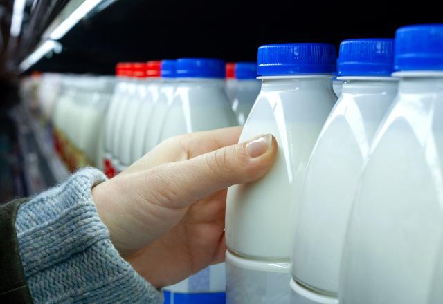 Voici une technique scientifique très insolite pour savoir si une bouteille de lait est toujours bonne