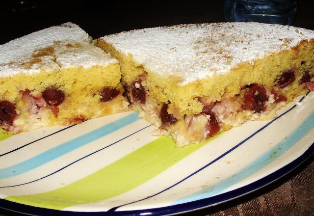 Gâteau aux griottes et à la crème